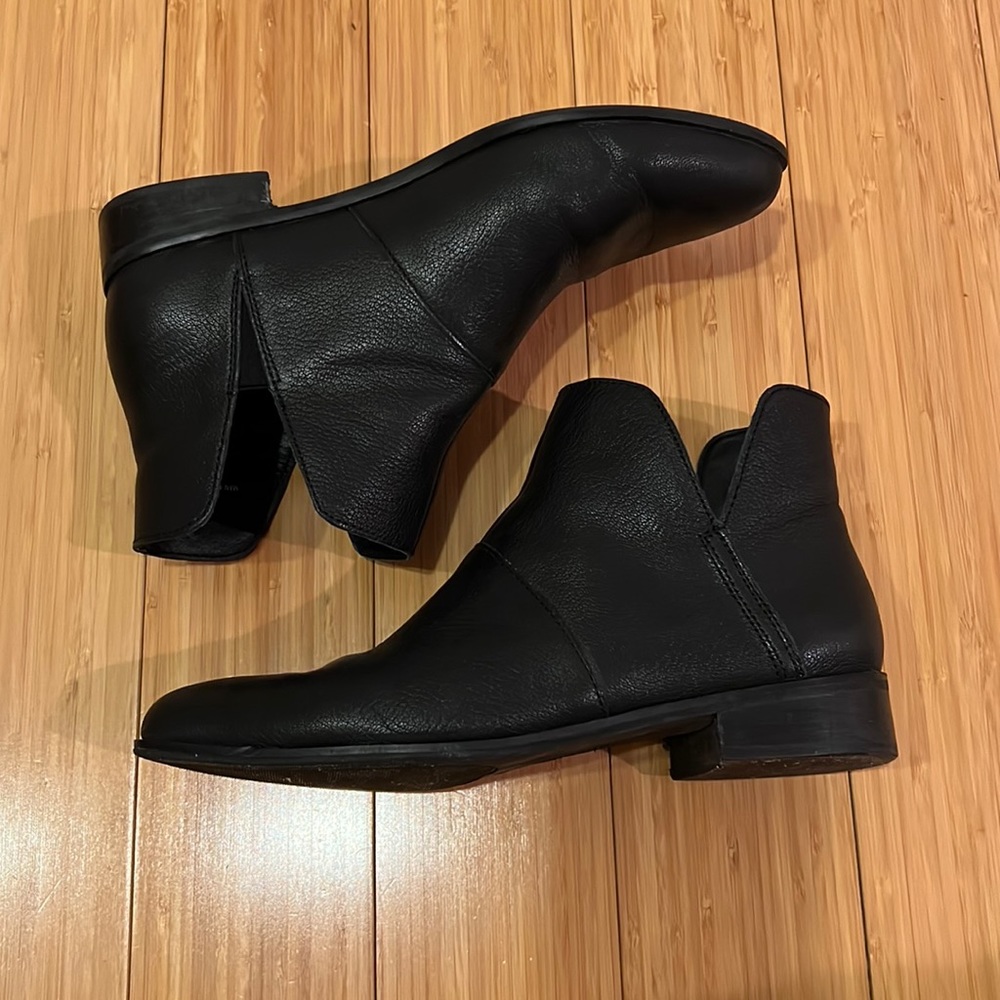 Lucky Brand Paramo black leather deep V side booties